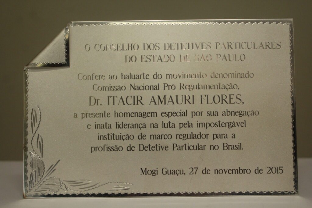 Homenagem especial do Dr. Itacir Amauri Flores pelo Conselho dos Detetives Particulares do Estado de São Paulo.